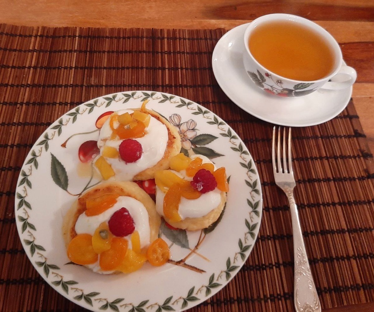 Syrniki farmer-cheese pancakes with cream and fruit